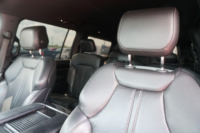 2023 Jeep Wagoneer Base