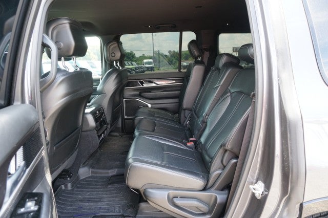 2023 Jeep Wagoneer Base