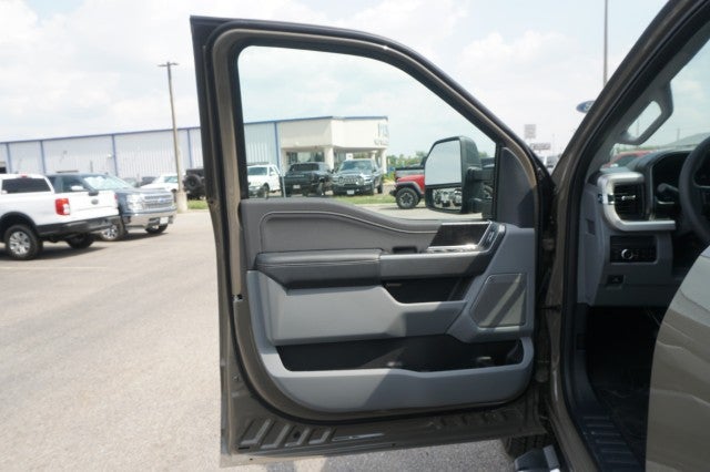 2027 Ford Super Duty F-350 DRW XL
