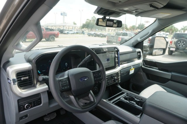 2027 Ford Super Duty F-350 DRW XL