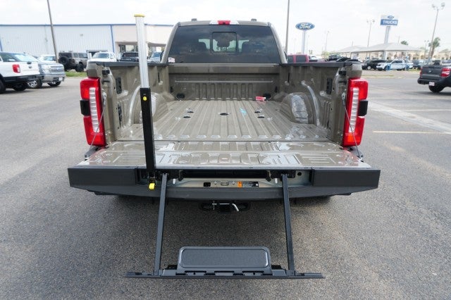 2027 Ford Super Duty F-350 DRW XL