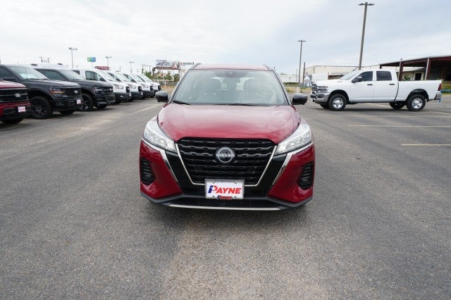 2023 Nissan Kicks SR