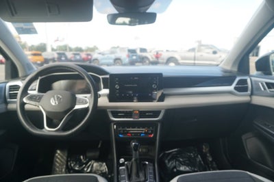 2025 Volkswagen Taos SE