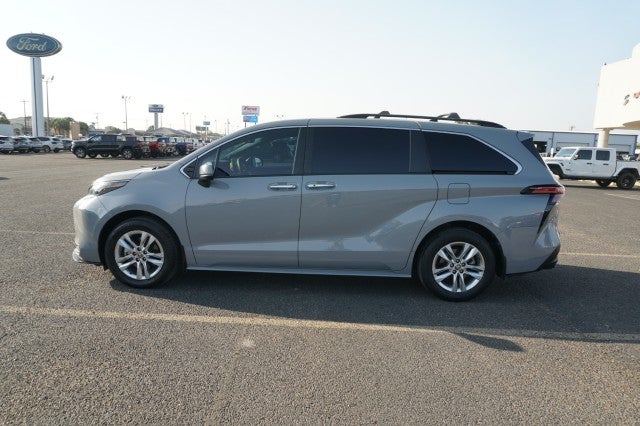 2022 Toyota Sienna XLE Woodland Edition