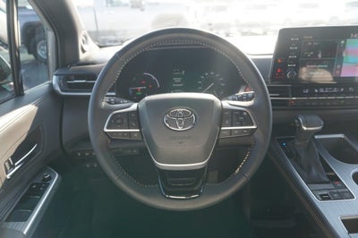 2022 Toyota Sienna XLE Woodland Edition