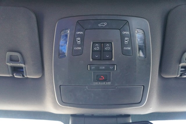 2022 Toyota Sienna XLE Woodland Edition