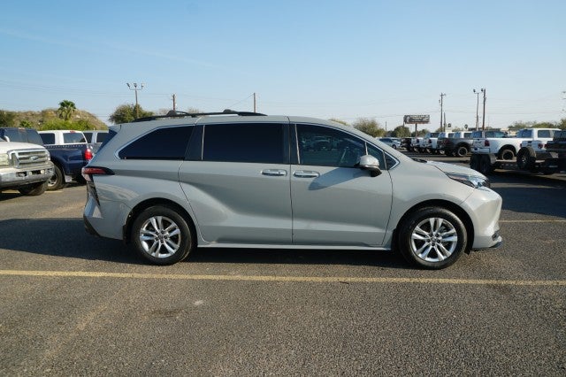 2022 Toyota Sienna XLE Woodland Edition