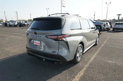 2022 Toyota Sienna XLE Woodland Edition