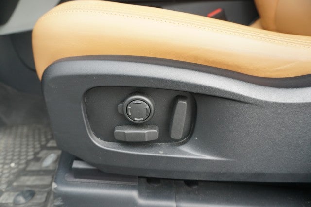 2024 Land Rover Defender S