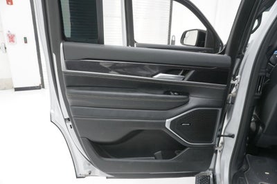 2024 Jeep Wagoneer Base