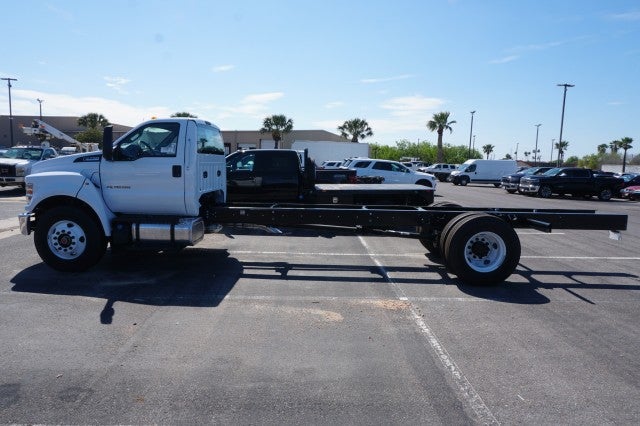 2027 Ford F-750 Straight Frame Base