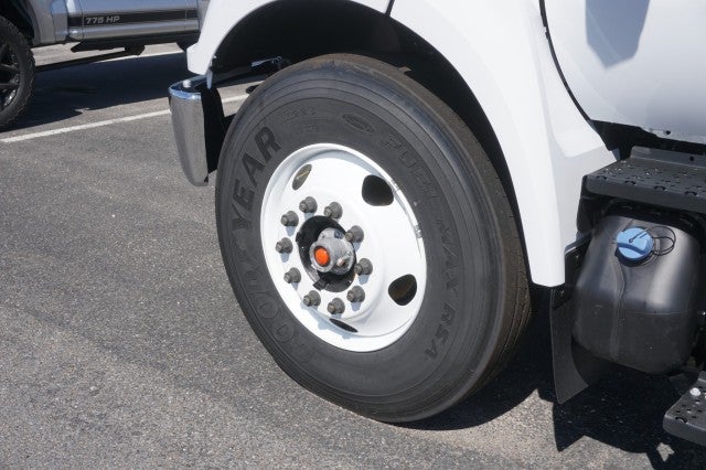 2027 Ford F-750 Straight Frame Base