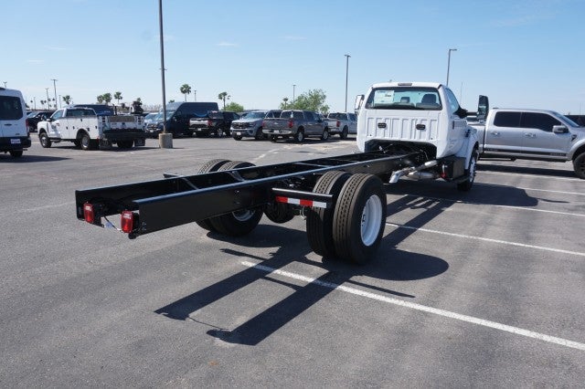 2027 Ford F-750 Straight Frame Base