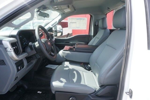 2025 Ford Super Duty F-550 DRW XL