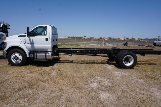 2027 Ford F-750 Straight Frame Base