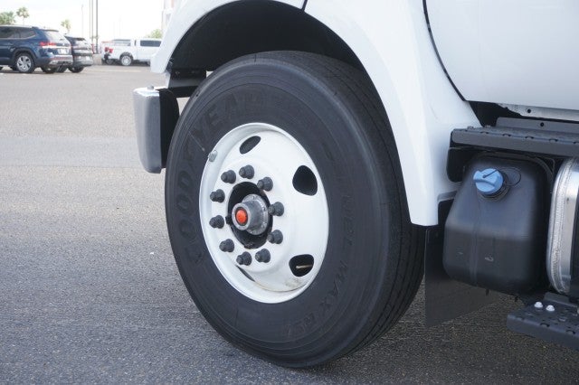 2027 Ford F-750 Straight Frame Base