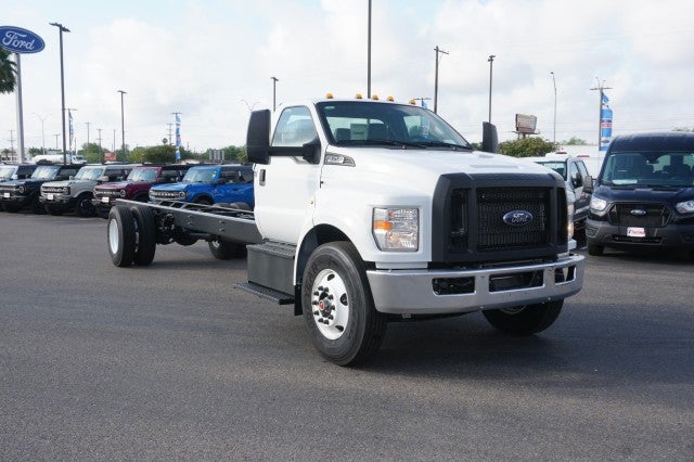 2027 Ford F-750 Straight Frame Base