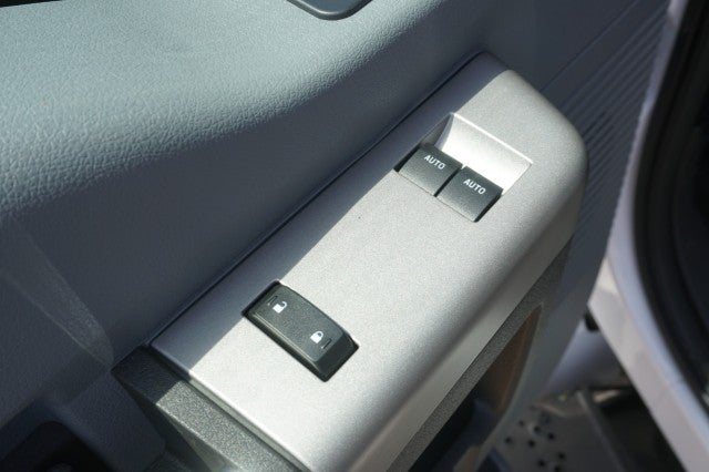 2027 Ford F-750 Straight Frame Base