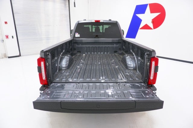 2026 Ford Super Duty F-350 DRW LARIAT