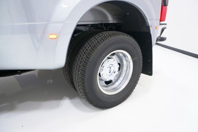 2027 Ford Super Duty F-350 DRW XL