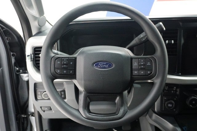 2027 Ford Super Duty F-350 DRW XL