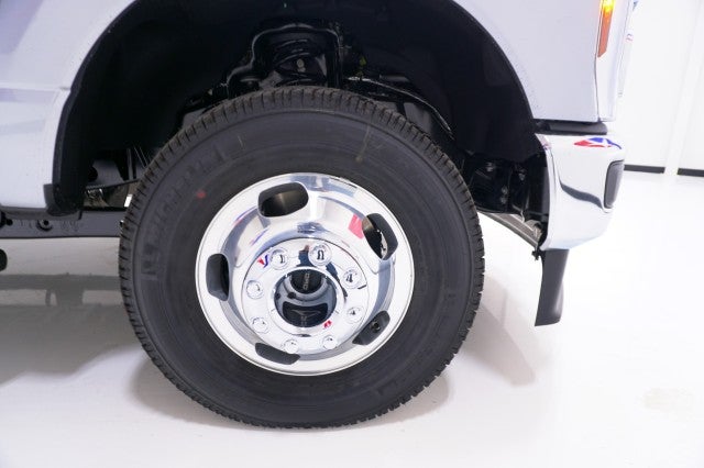 2027 Ford Super Duty F-350 DRW XL