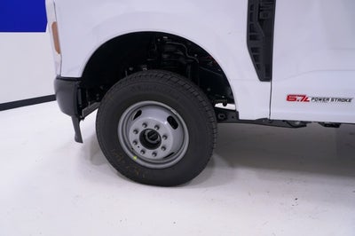 2027 Ford Super Duty F-350 DRW XL