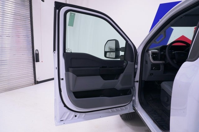 2027 Ford Super Duty F-350 DRW XL