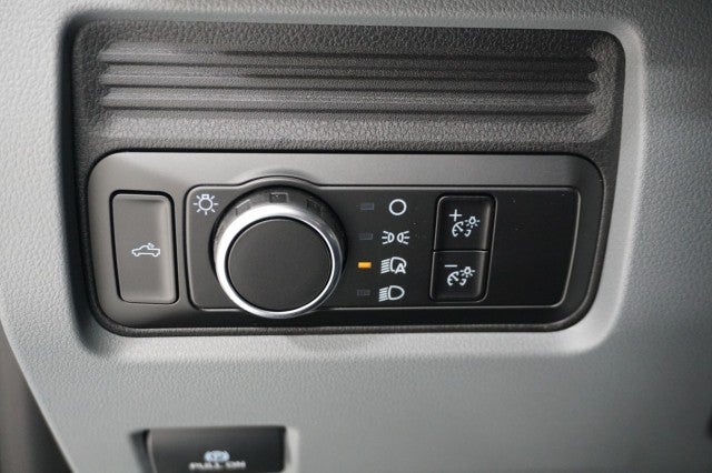 2027 Ford Super Duty F-350 DRW XL
