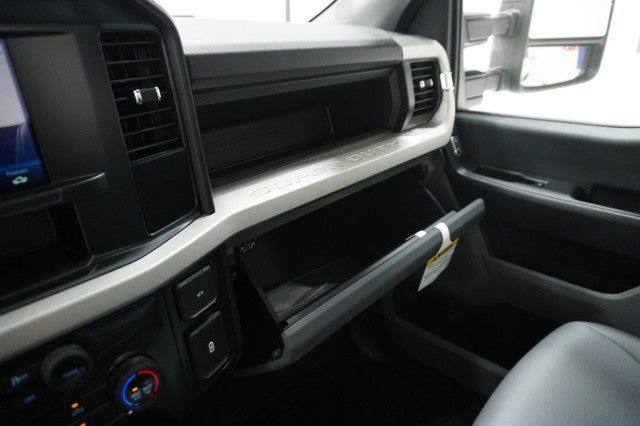 2027 Ford Super Duty F-350 DRW XL