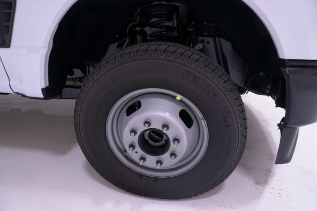 2027 Ford Super Duty F-350 DRW XL