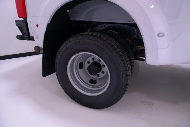 2027 Ford Super Duty F-350 DRW XL