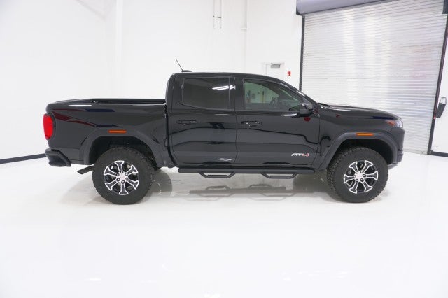 2025 GMC Canyon 4WD AT4