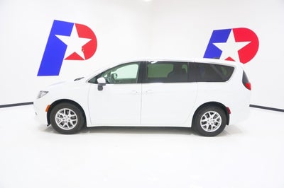 2022 Chrysler Voyager (fleet-only) LX