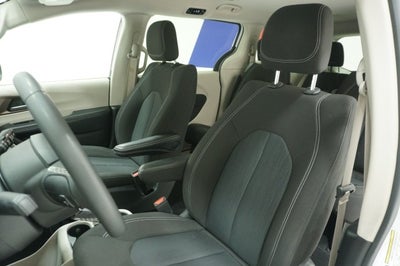 2022 Chrysler Voyager (fleet-only) LX