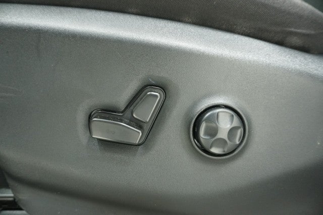 2022 Chrysler Voyager (fleet-only) LX