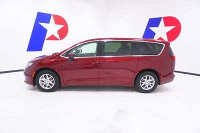 2023 Chrysler Voyager LX