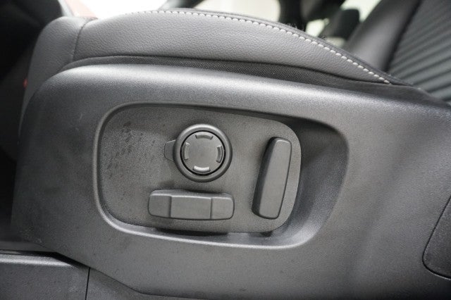 2025 Land Rover Discovery S